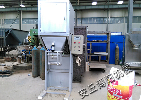 化肥行業(yè)的自動(dòng)定量包裝機(jī)更適合灌裝作業(yè)