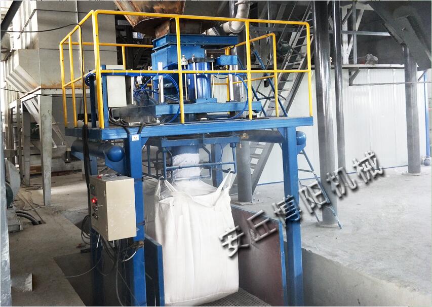 化肥為什么推薦用噸袋包裝機(jī)包裝？