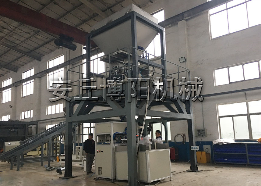 化肥全自動包裝秤如何將工人從繁重的環(huán)境中解脫出來？