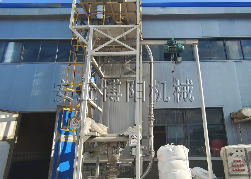 滑石粉噸袋拆袋機的配套設備有哪些呢？