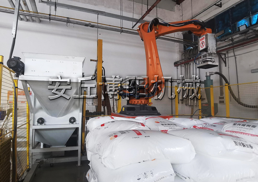 片堿全自動(dòng)拆包機(jī)器人的產(chǎn)品特點(diǎn)是什么？