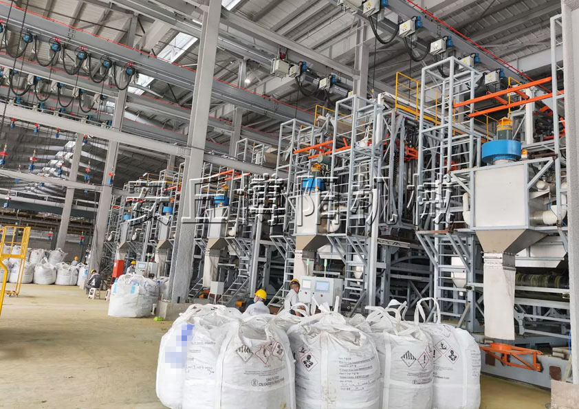 化工行業(yè)全自動噸包拆包機的具體優(yōu)勢有哪些呢？