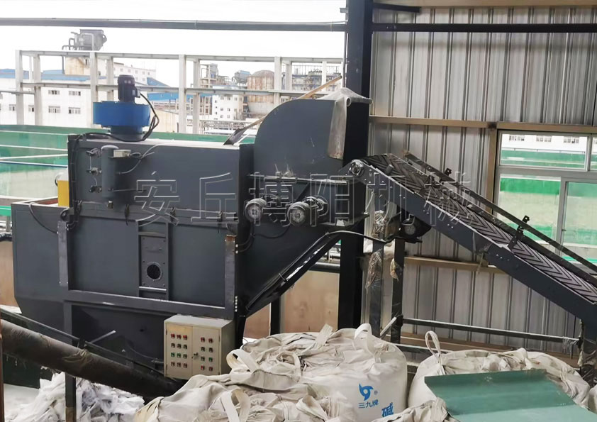 50kg氰尿酸自動(dòng)拆包機(jī)的工作流程和優(yōu)點(diǎn)有哪些？