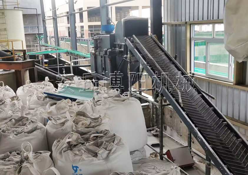 純堿自動拆包機(jī)工作原理 自動拆袋機(jī)的主要結(jié)構(gòu)組成