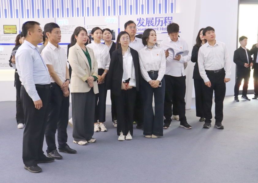 嘉祥縣第十四期青年干部培訓(xùn)班一行到博陽(yáng)機(jī)械參觀交流