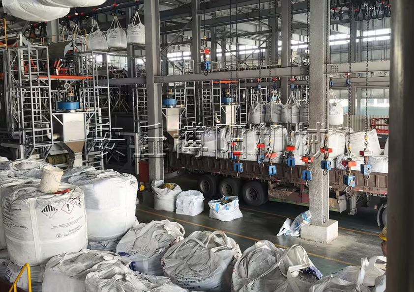 硫酸鎳全自動(dòng)噸袋拆袋機(jī)的性能優(yōu)勢和應(yīng)用行業(yè)有哪些？